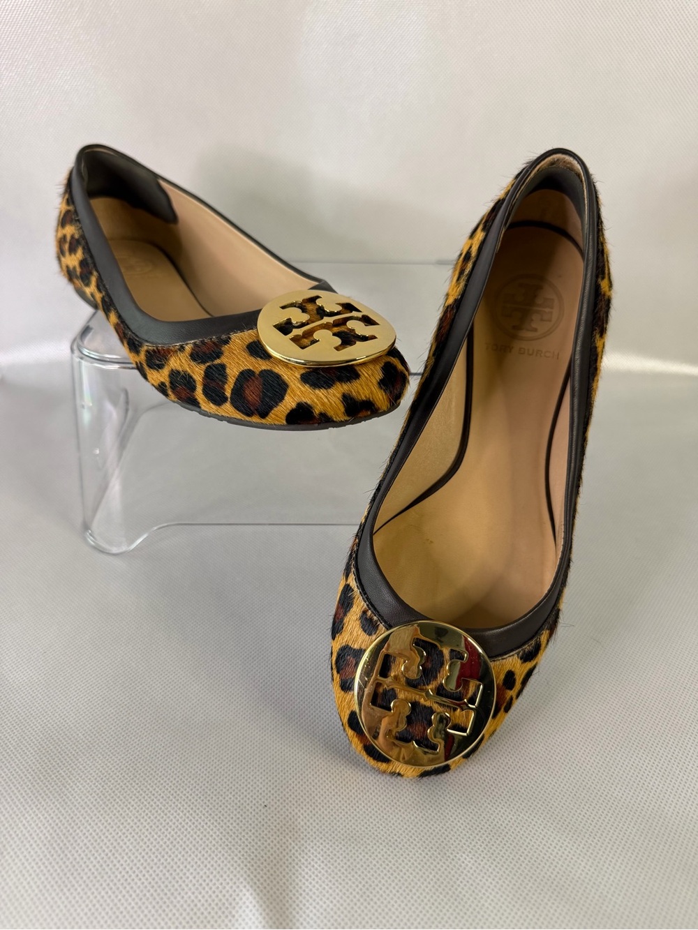 🐆 Tory Burch Leopard Calf Hair Logo Ballet Flats – Size 6 🐆